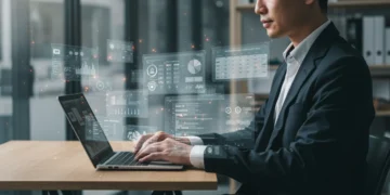 Profissional usando apps de produtividade em um ambiente de trabalho moderno e tecnológico.